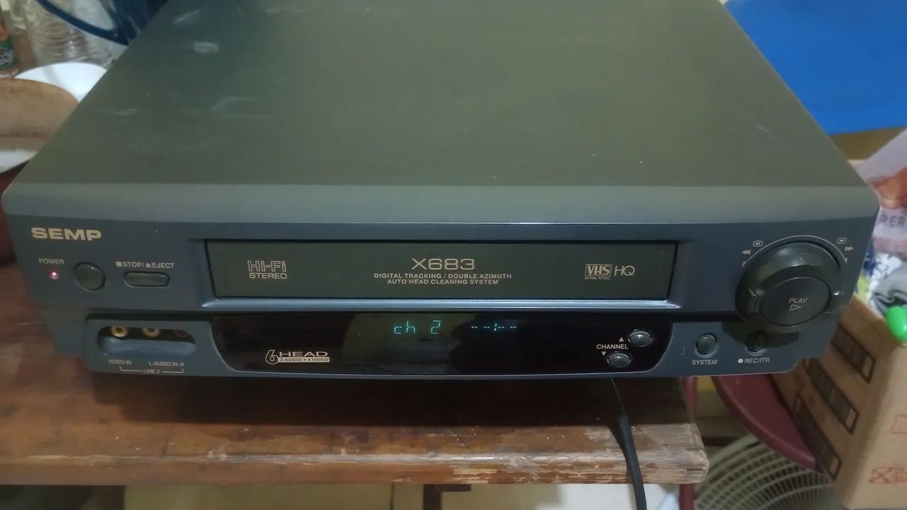 Vídeo cassete Semp X683