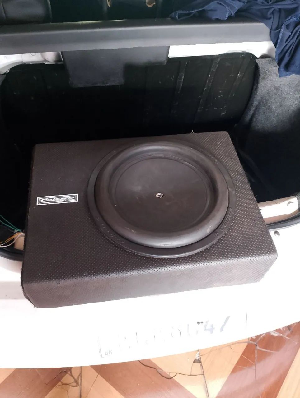 Vendo uma caixa de som