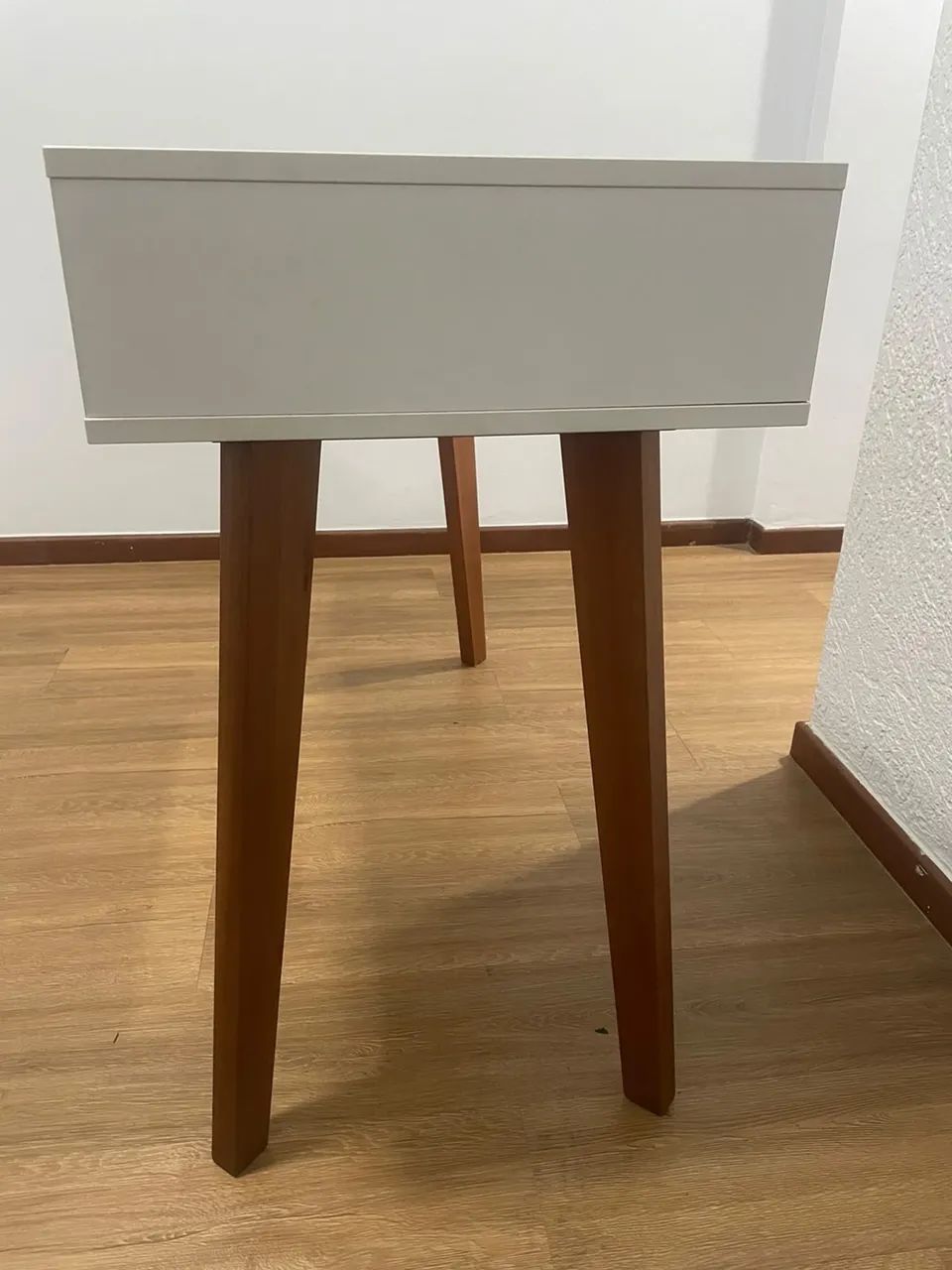 Mesa escritório Tok & Stok - com gaveta e nicho  - Foto 2