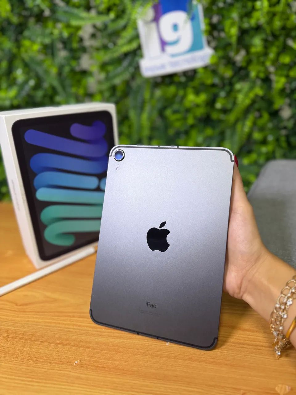 iPad mini 6° Wi-Fi + Celular 256GB Space Gray Com caixa, bolsa