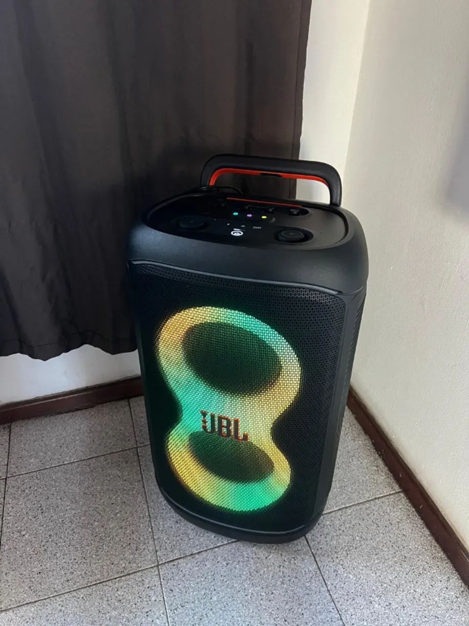 caixa de som JBL 520