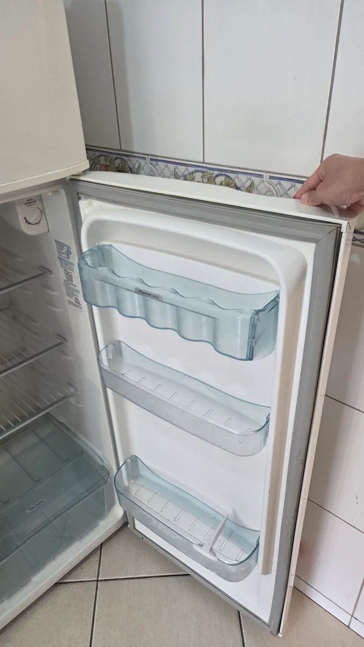 Geladeira 260 Litros Electrolux DC34A - Foto 2