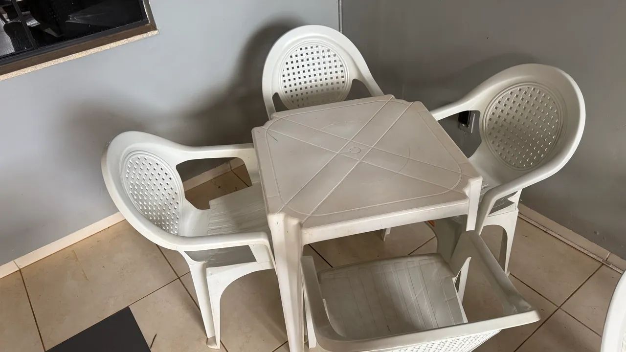 Duas mesas e 14 cadeiras  - Foto 2