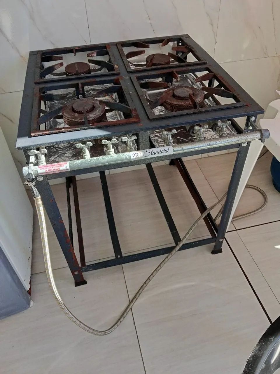Fogão industrial com mangueira inox de R$800 por R$600 reais 