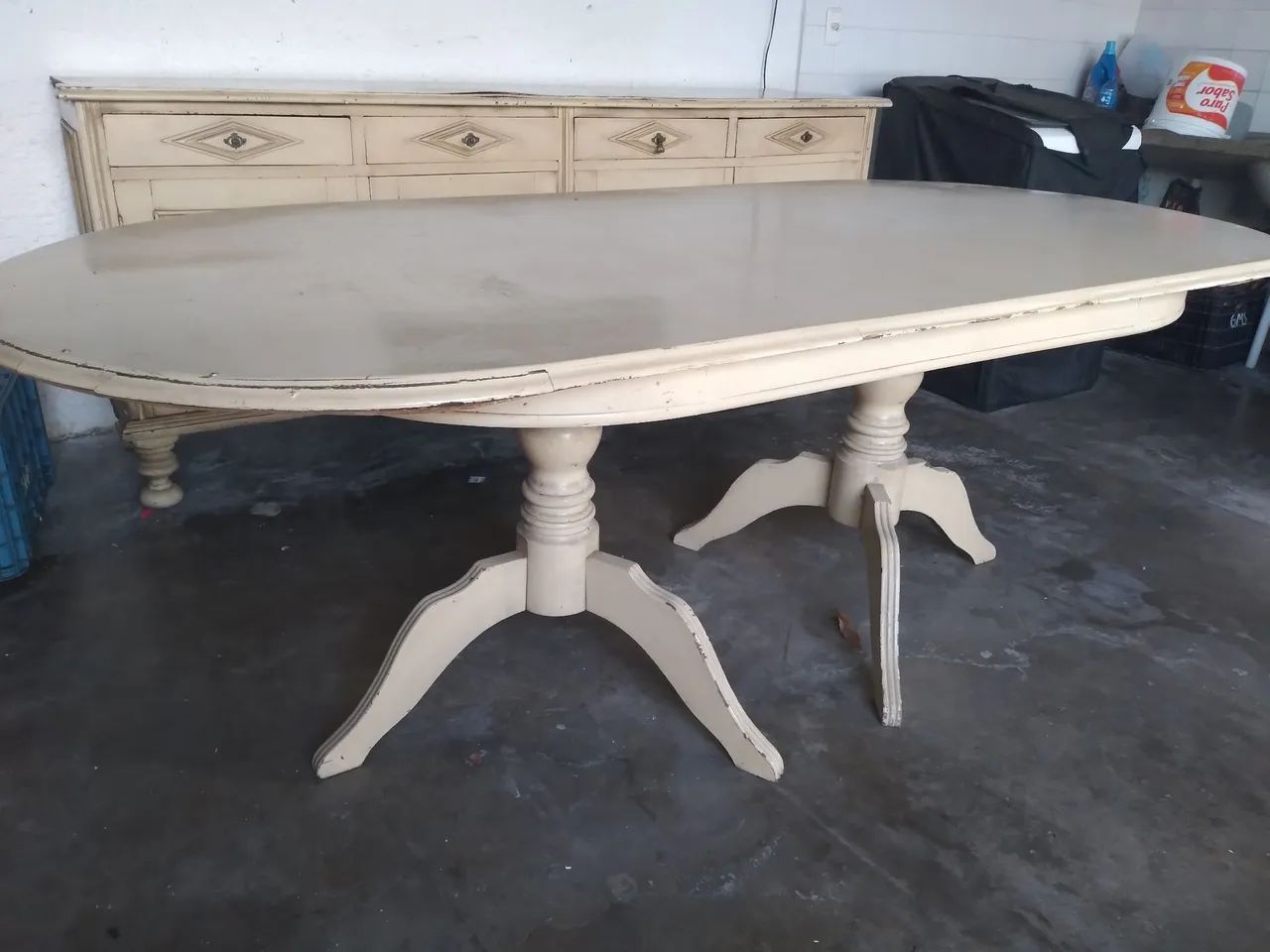 Mesa colonial  com cadeiras