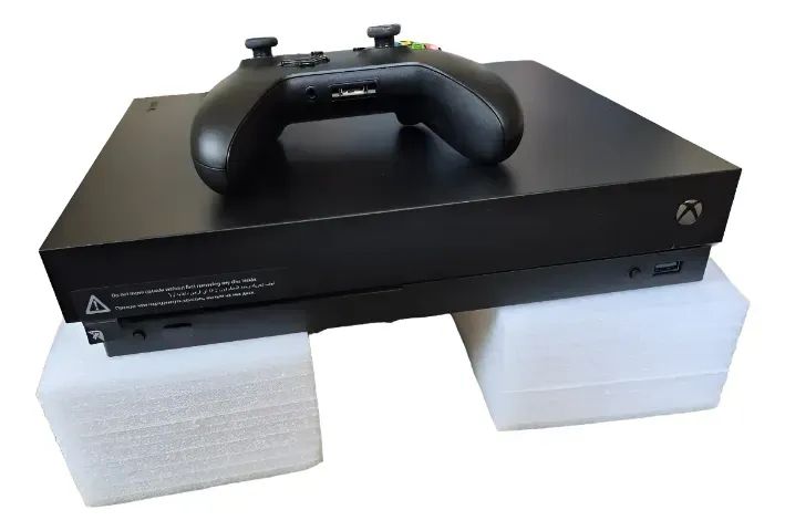Xbox One X 1TB - Ótimo Estado