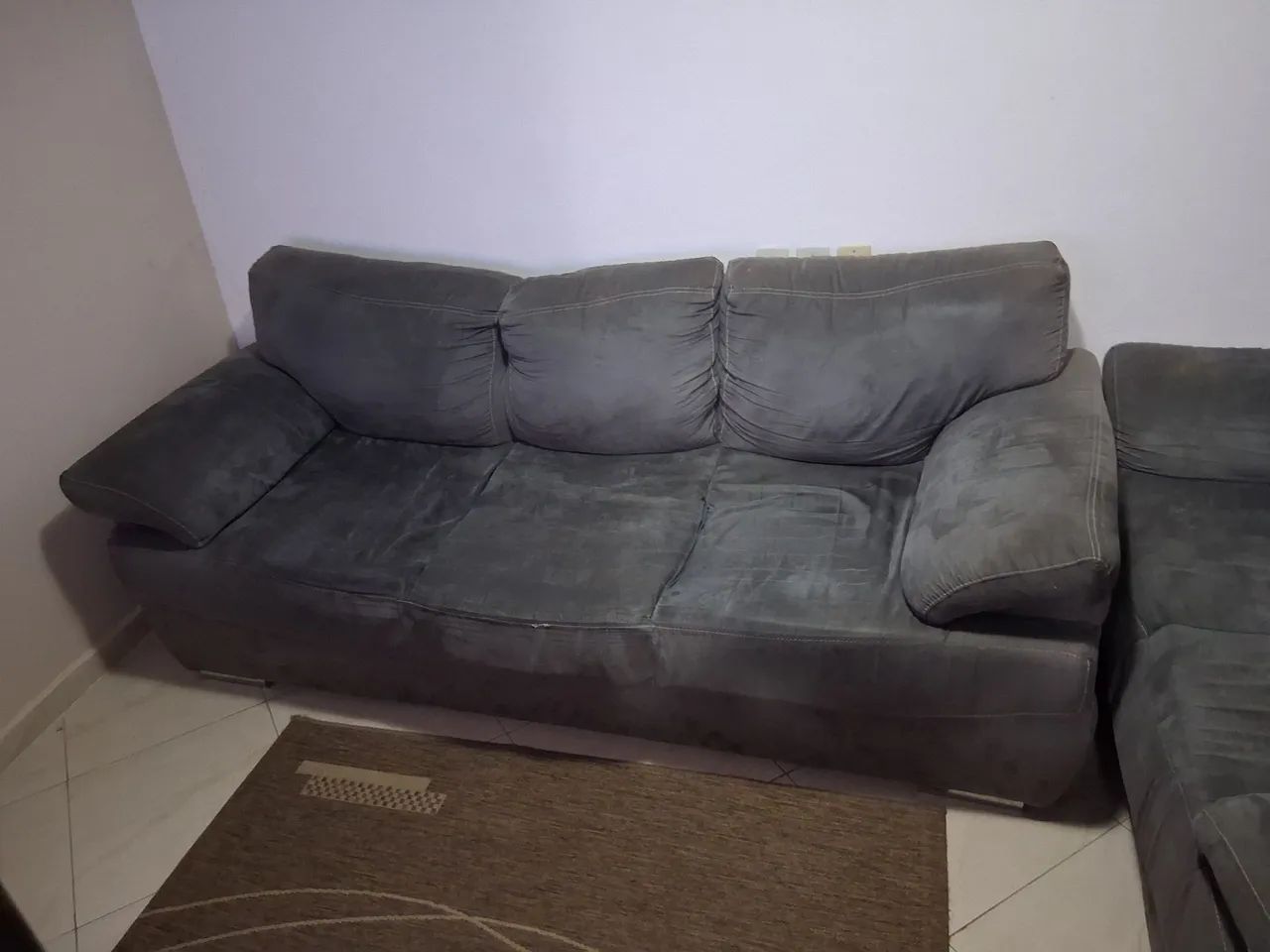 SOFÁ DE 3 e 2 LUGARES. - Foto 4