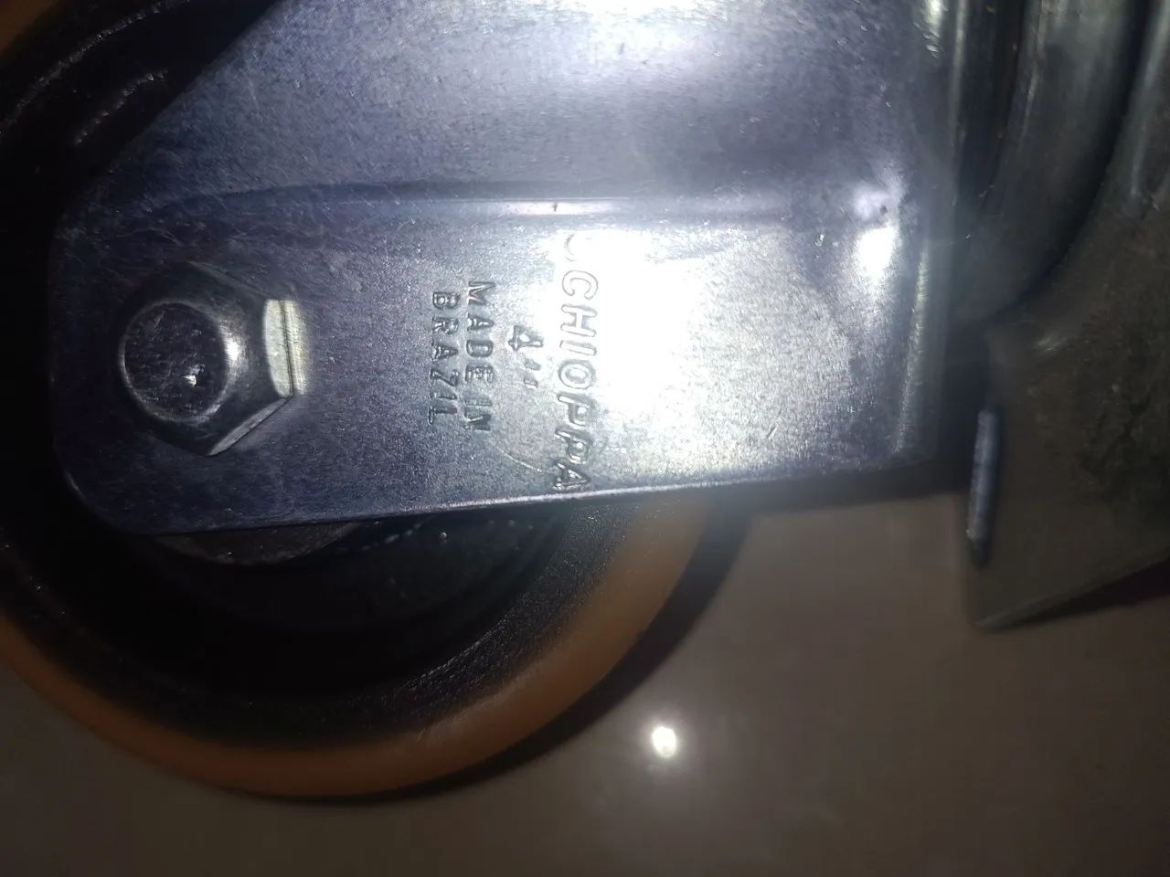 Rodízios conjunto com 4 peças. 4" polegadas, suporta 250 kg cada - Foto 2