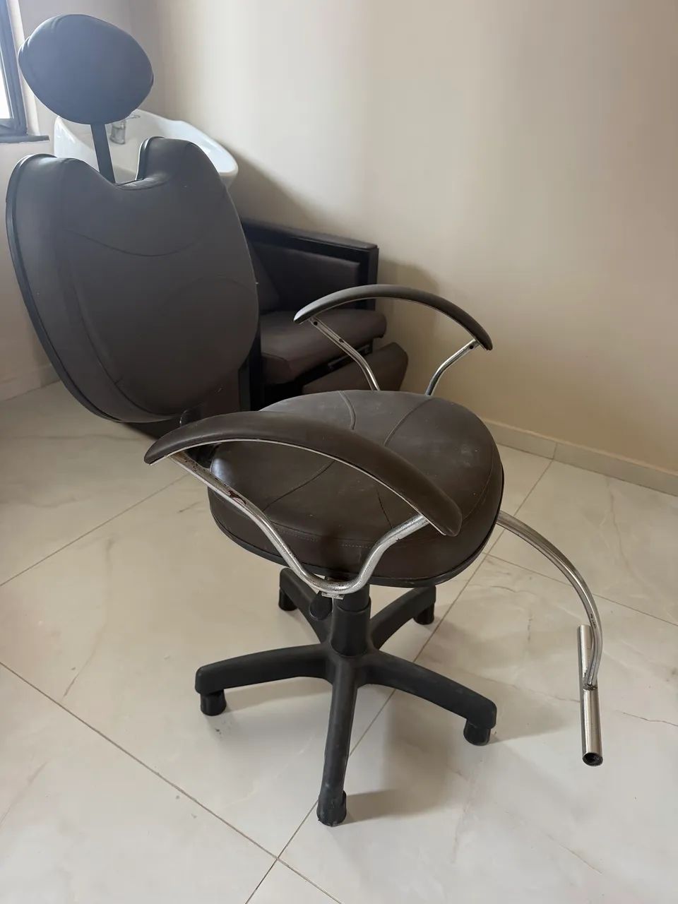 Vendo Kit de Lavatório com cadeira.