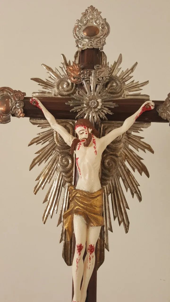 Grande crucifixo de madeira  - Foto 2