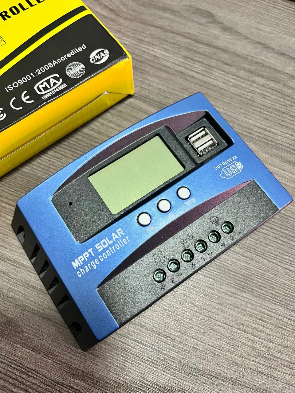 Controlador de carga solar Polestar 80A 12V/24V com USB duplo e display LCD - Foto 2
