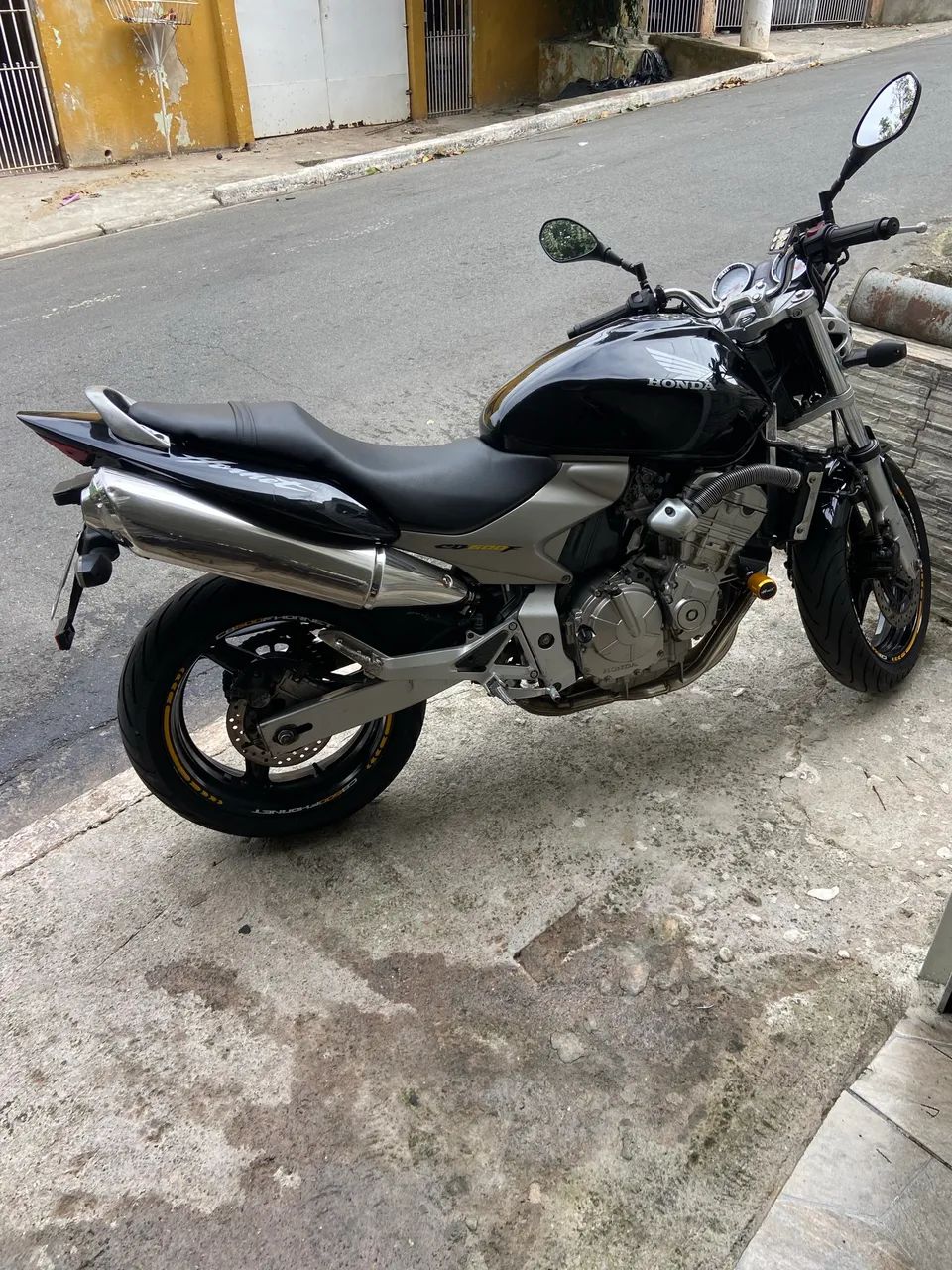 Hornet carburada 