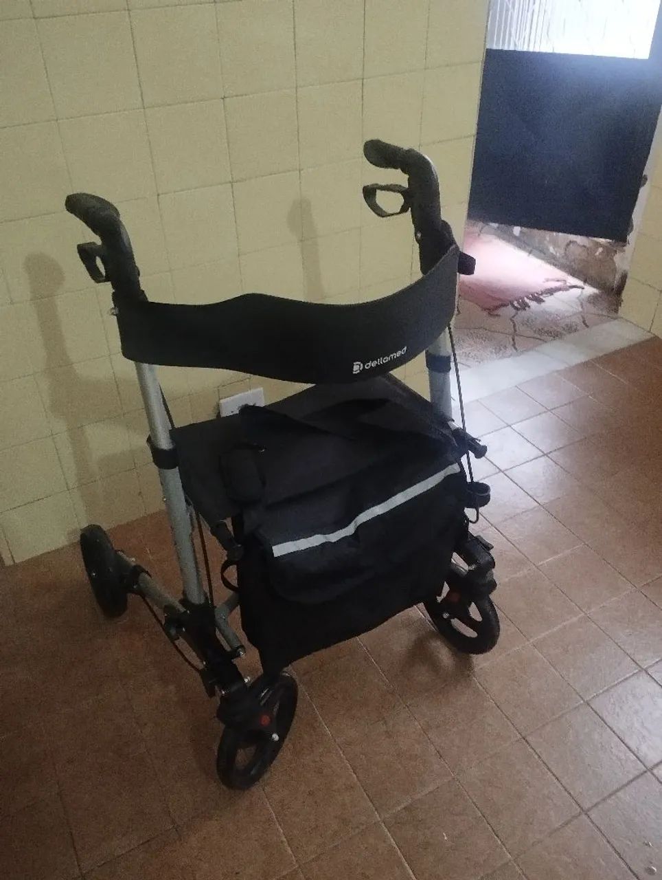 Andador de alumínio com 4 rodas 