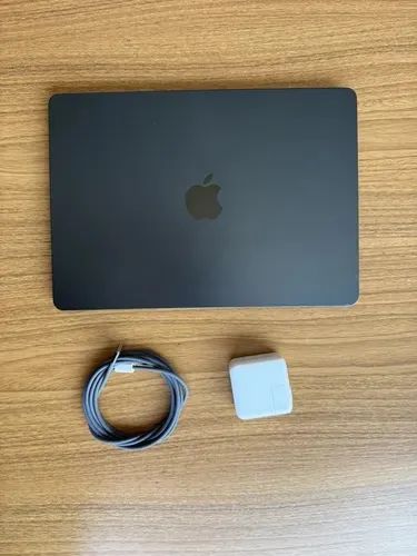 MacBook Air m2 midinight