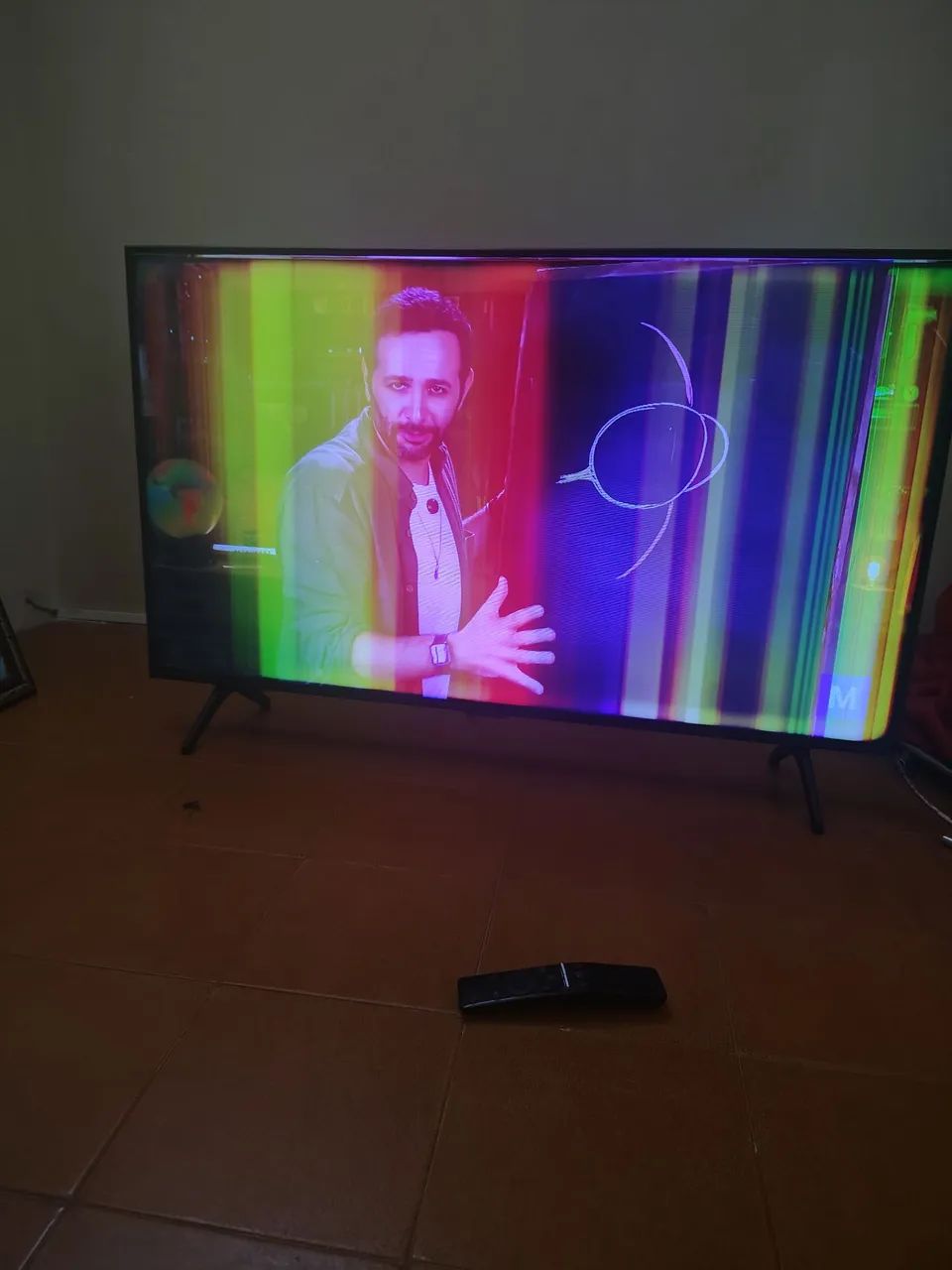 Tv Samsung 43 polegadas com listra  - Foto 2