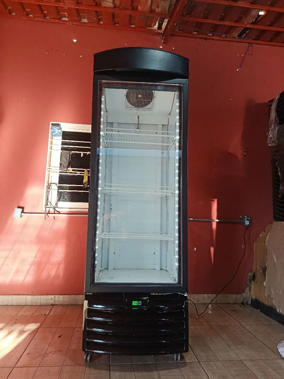 Expositor muito novo zap *
