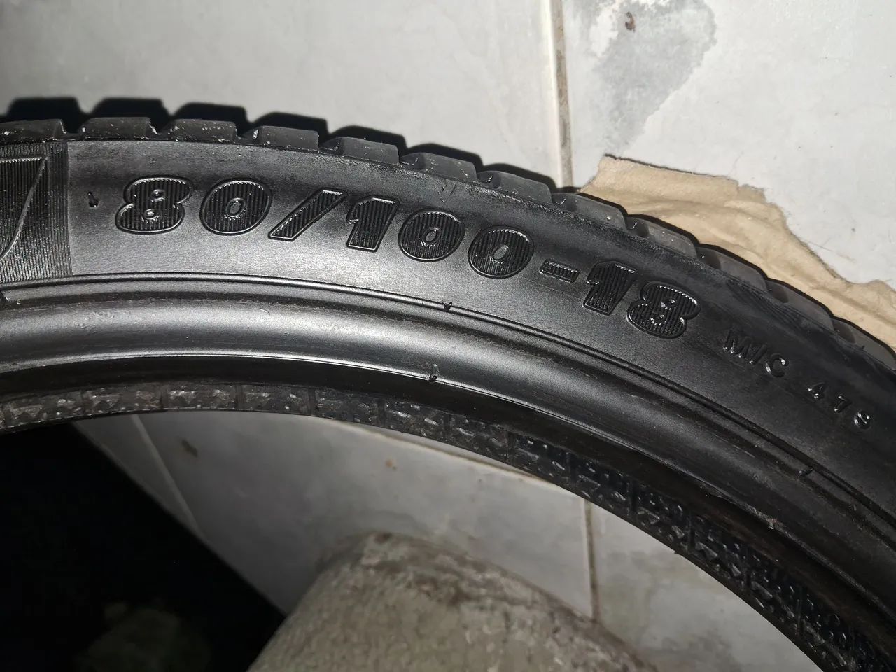 Pneu 80/100-18,dianteiro,sem câmara,michelin - Peças para motos