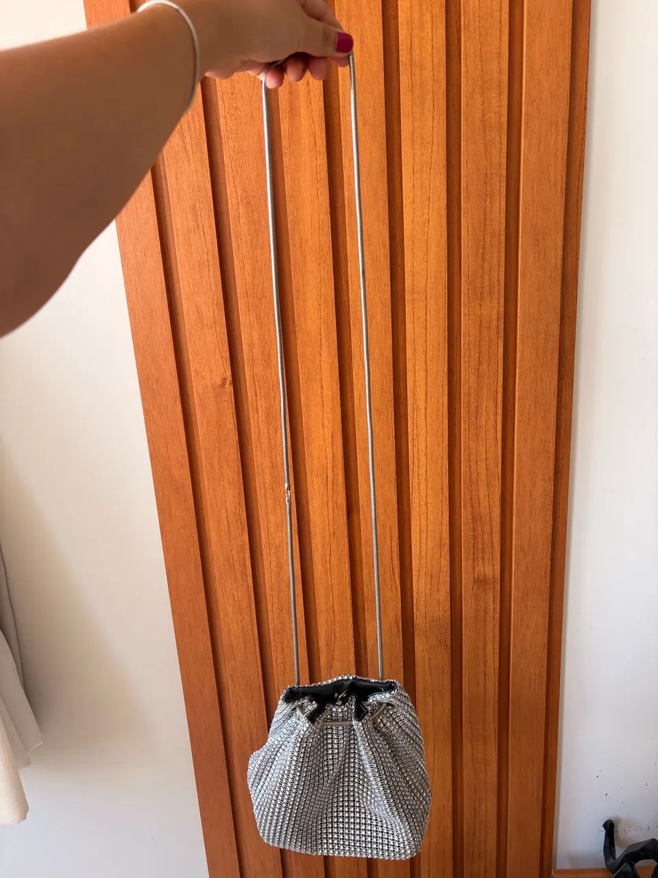 Bolsa brilhante pequena  - Foto 4