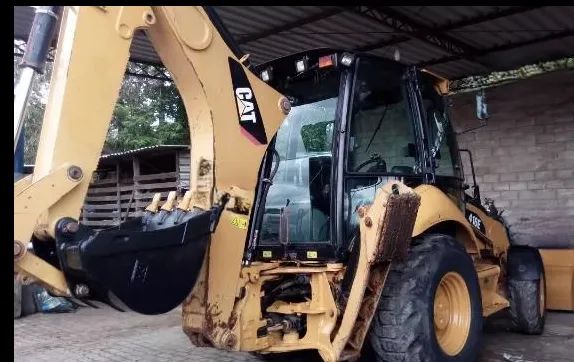Retroescavadeira Caterpillar  2016 - Foto 2