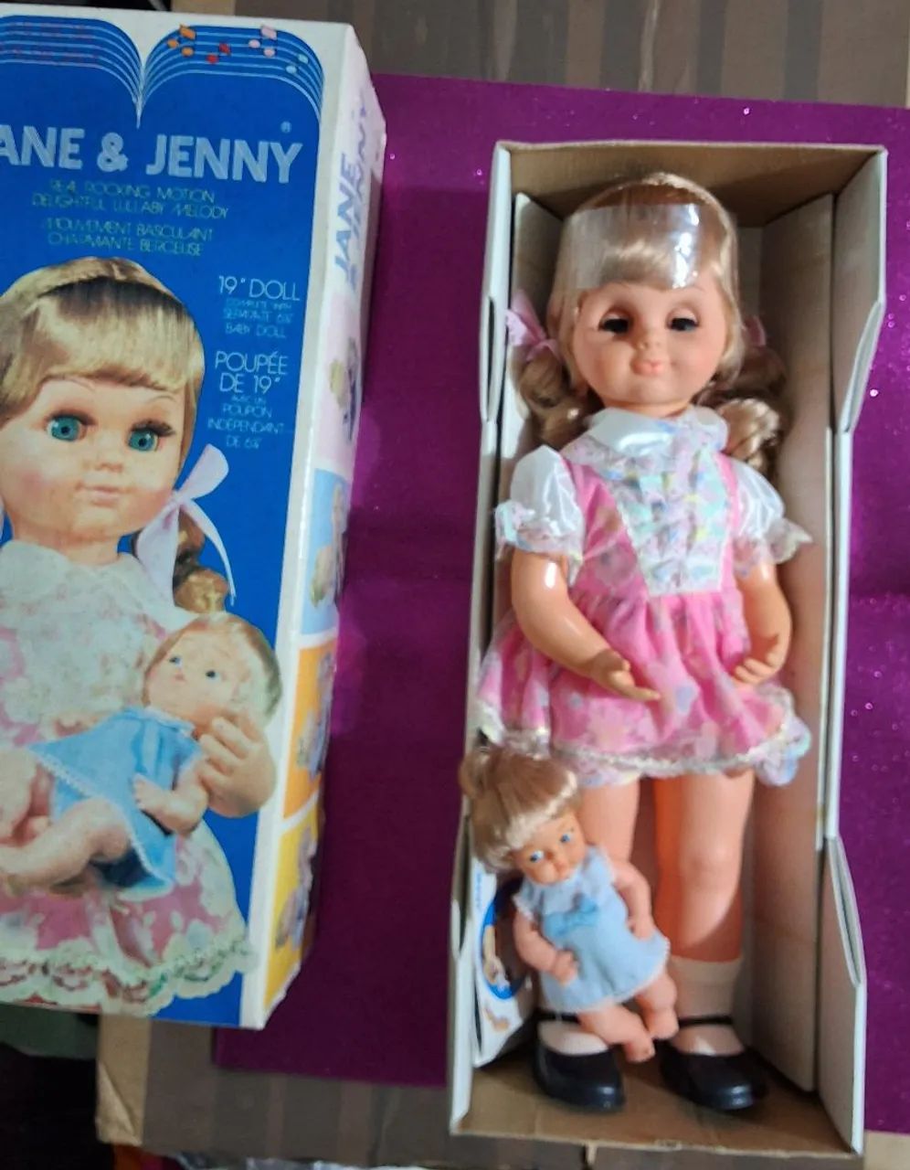 Boneca importada  Jane e Jenny (Mãezinha)