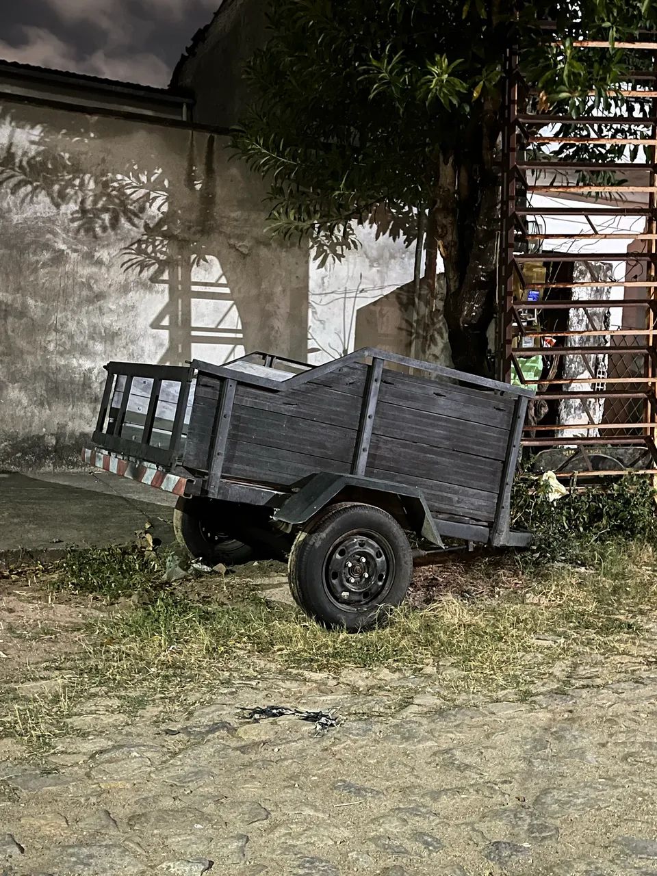 Vendo carrocinha 1 eixo s/placa aceito cartão 