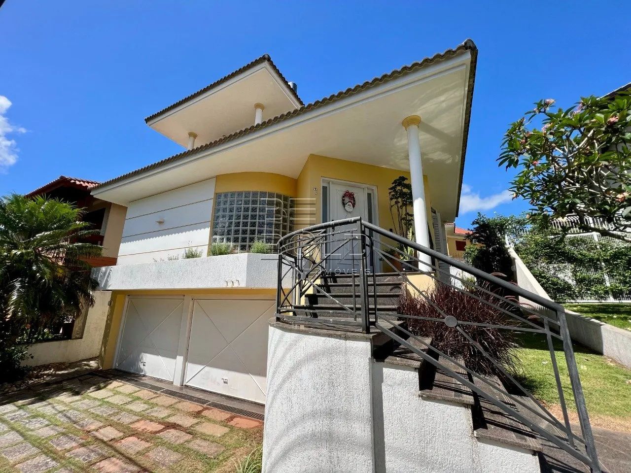 Casa com piscina e 3 dormitórios em Coqueiros