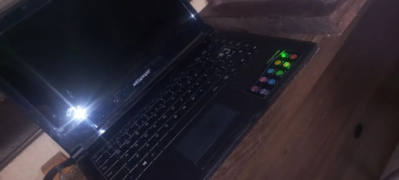 NOTEBOOK MEGAWARE COM DEFEITO  $ 50 - Foto 2