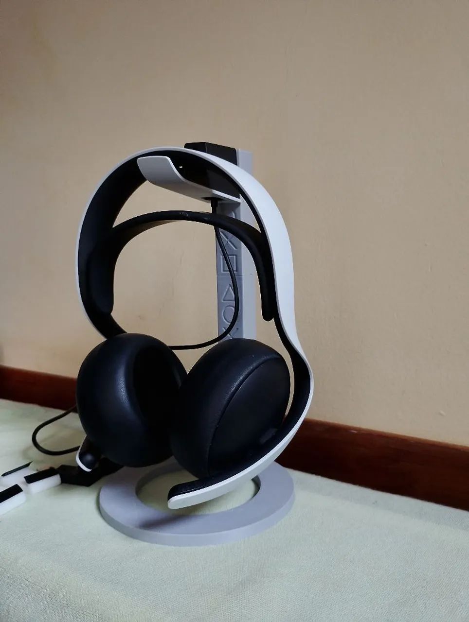 Headset Pulse Elite na caixa com base - Foto 4