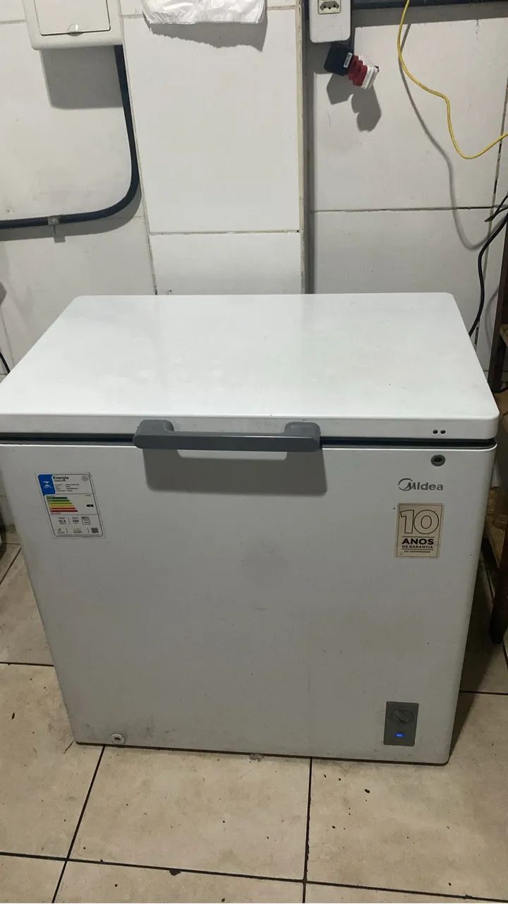 Vende-se Frezer 200L