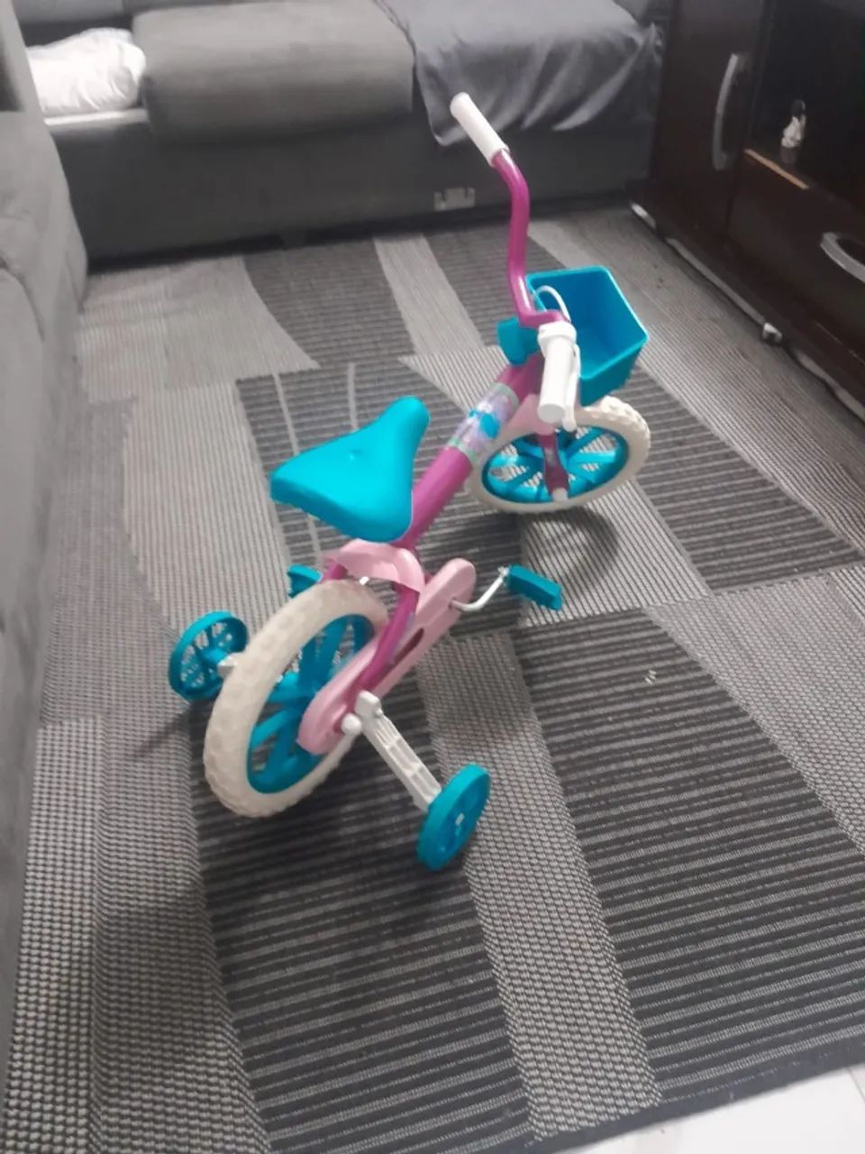 Bicicleta infantil com rodinhas e cestinha ? nunca usada - Foto 3