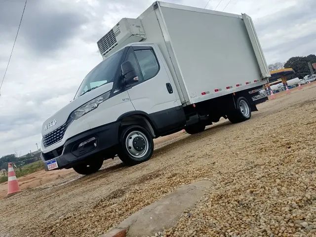 Iveco/daily 55-170cs Com Baú Refrigerado