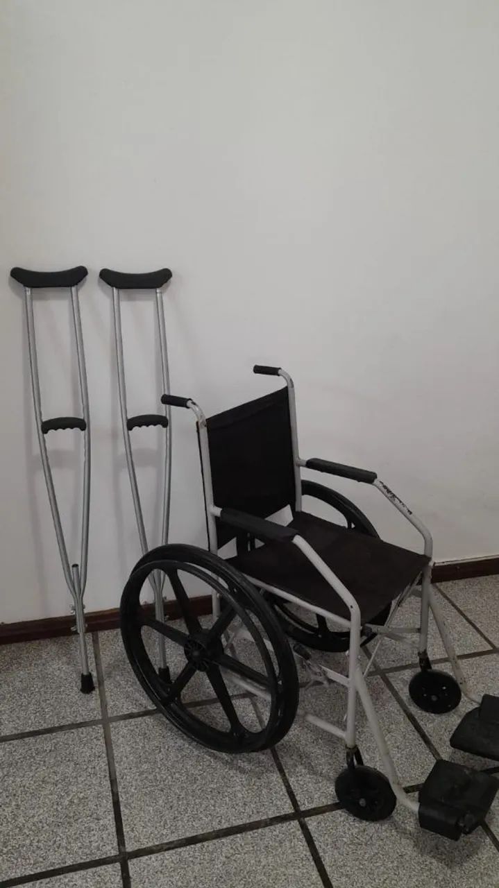 Cadeira de rodas dobrável / Par de Muletas