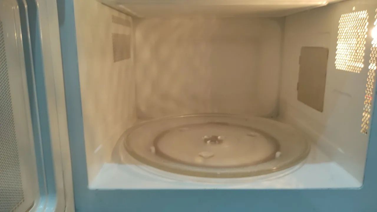 Vendo microondas, capacidade 31 Litros, semi novo. - Foto 4