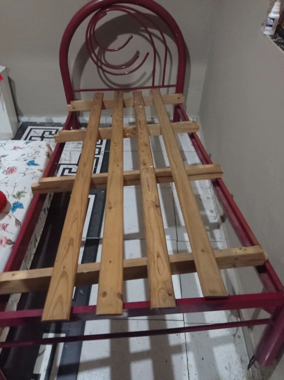 Cama de solteiro tubular 