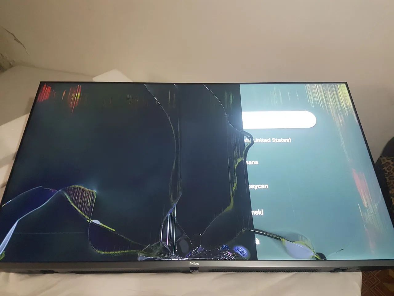 TV 4k SMART 58 POLEGADAS PHILCO. TELA TRINCADA  - Foto 2