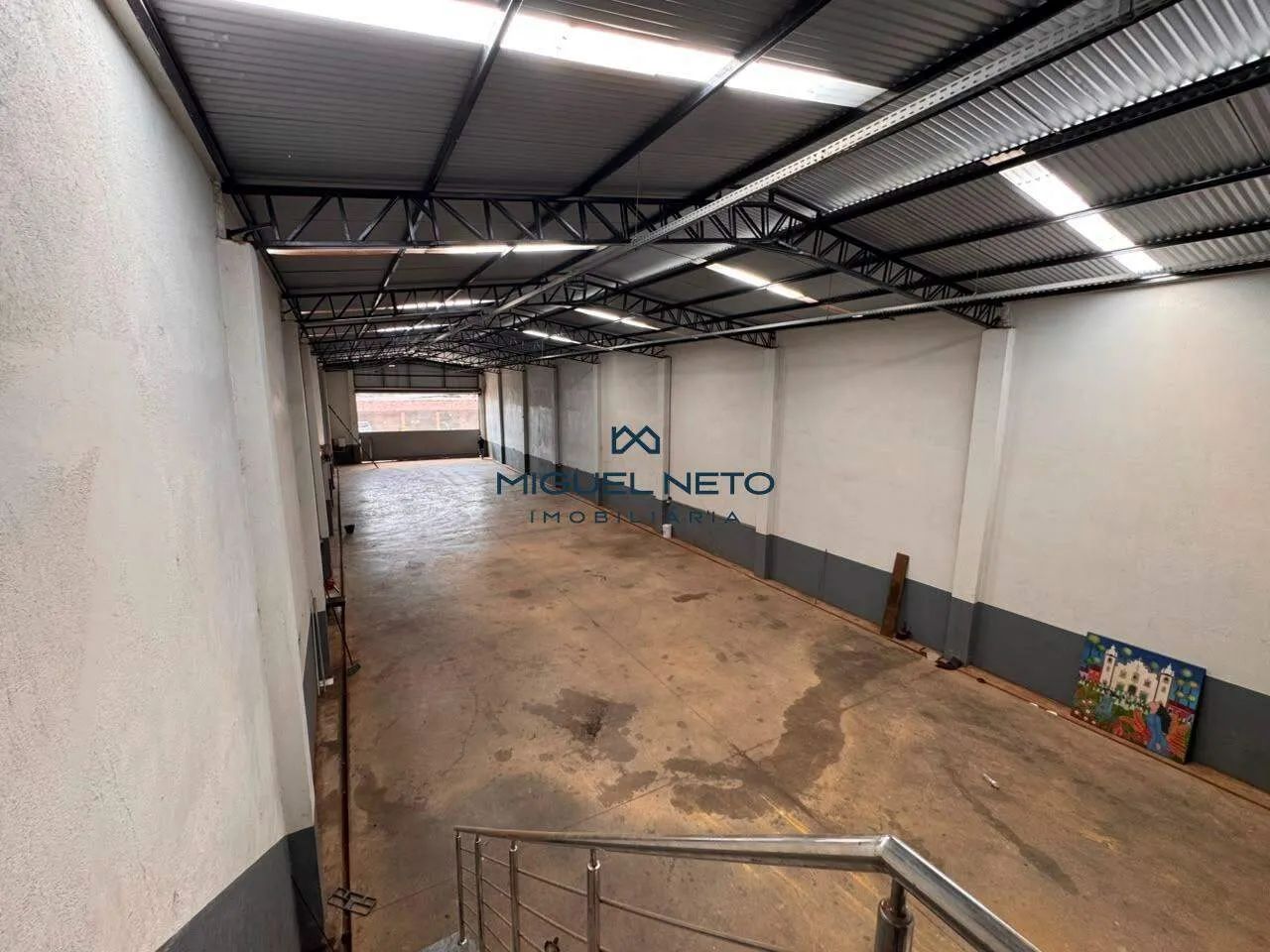 GALPÃO COMERCIAL DE ESQUINA PARA LOCAÇÃO - Foto 2