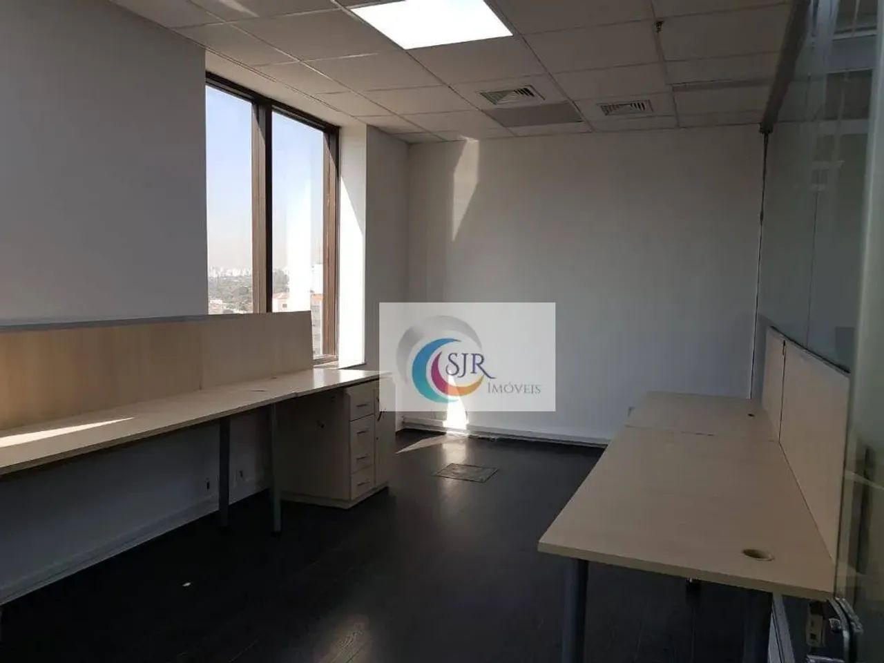 Conjunto comercial 359,14m² -10 Vagas de Garagem-5 Banheiros e Copa;