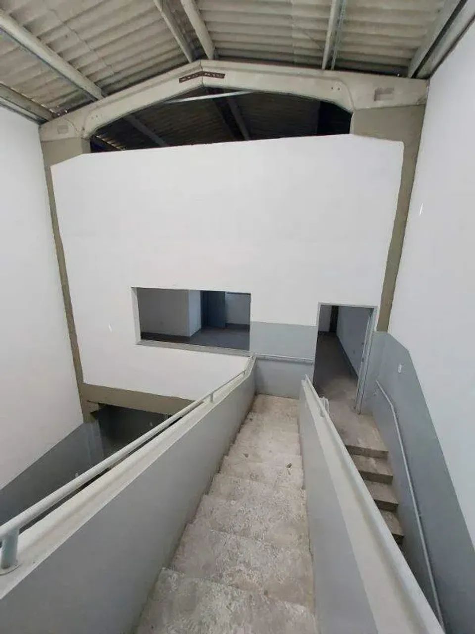 Galpão de 210m² com Mezanino na Av.Augusto Franco - Foto 4