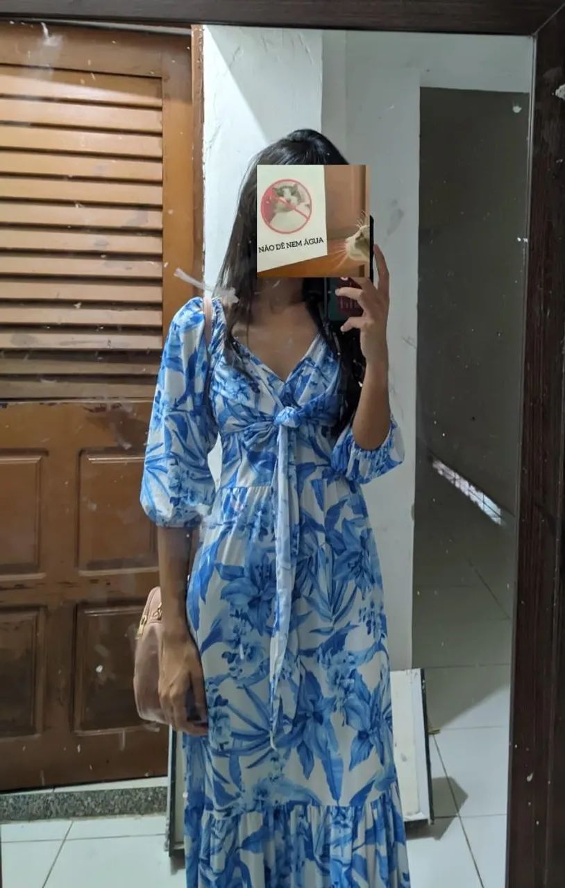 VESTIDO AZUL FLORAL?