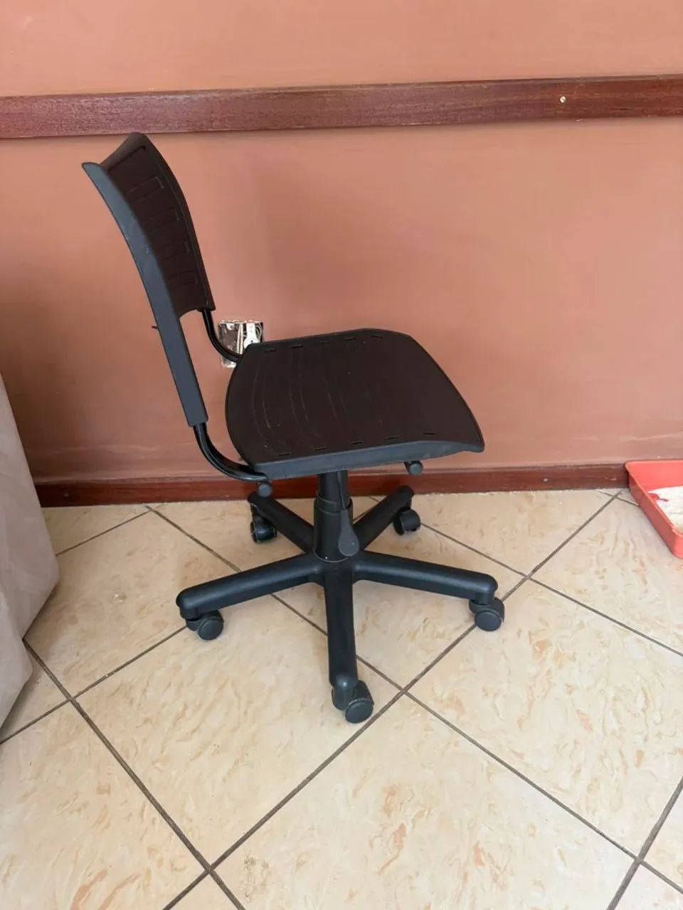 Cadeira de plástico reforçada  - Foto 4