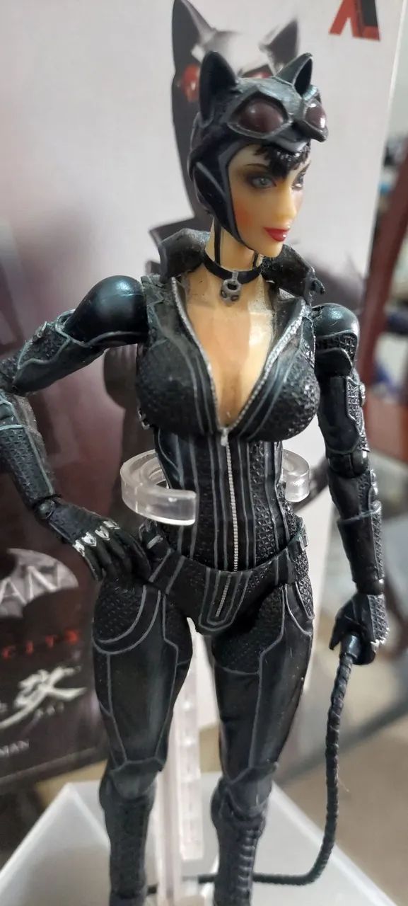 Action Figure Mulher-Gato Play Arts Kai Original - Com Caixa e Acessórios - Foto 4