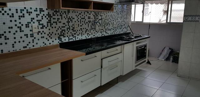 Excelente apartamento de frente com varandão, 3 quartos na Vila da Penha - Foto 8