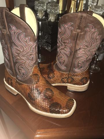 bota de couro de sucuri