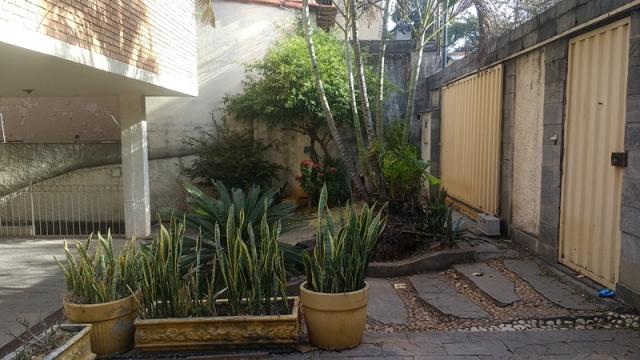 Casa 4 quartos e piscina no Bairro Caiçara.