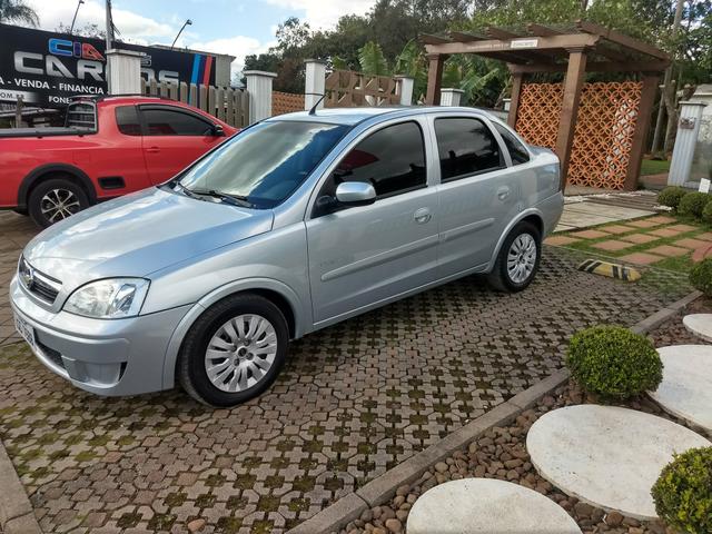 Corsa sedan Premium 1.4 completo 2010