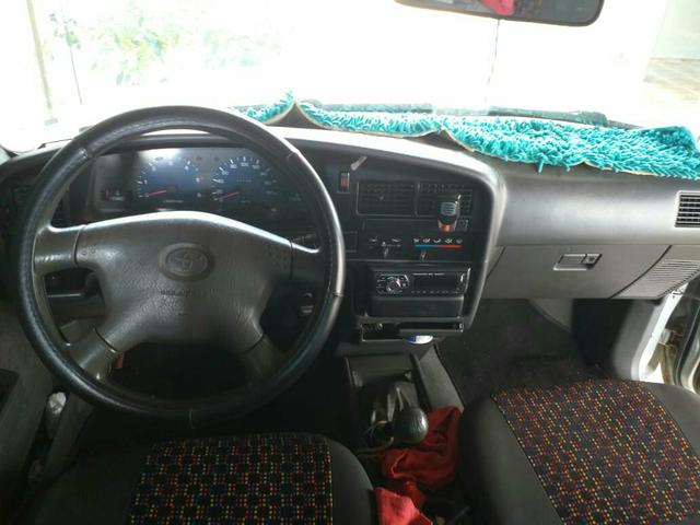 Vendo uma ano 2003 hilux 3.0-TD diesel - Foto 4