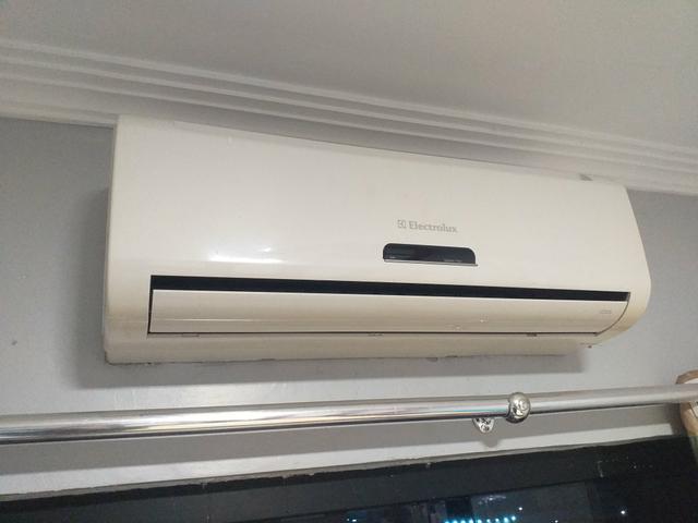 Vende-se Split 9.000 BTU's Eletrolux
