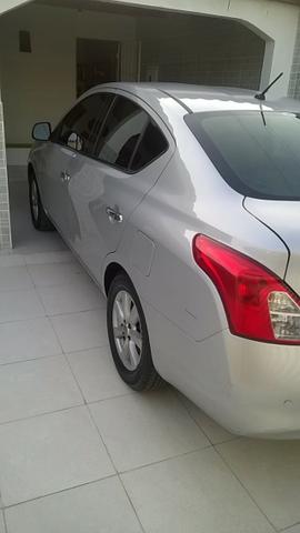 Nissan Versa SL 1.6 16v Flex 2013/2014
