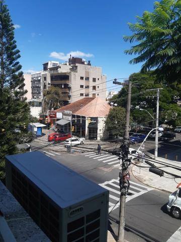 Apartamento dois dorm com garagem