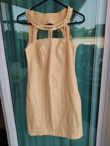 Vestido curto amarelo com pedraria Tam. 42, usado 2x - Foto 3